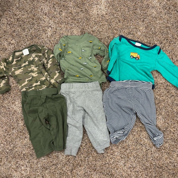 Carter's Other - Assorted baby outfits